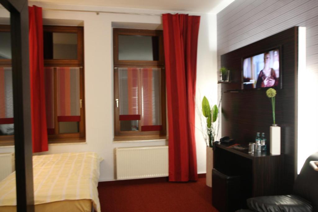 Sl'Otel - Das Stadthotel - Voll Klimatisiert Bernburg Room photo
